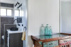 Newly Renovated House - Central Location FREE LINEN - Image 2