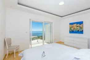 Villa moderne de 5 chambres pour 10 personnes avec piscine chauffée et jacuzzi - Image 4