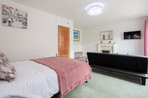 Hurley House, 4 bedroom house near Manchester Airport - Image 4