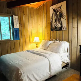 Family size Cabin w deck, Resort Pool &Spa walk to gondola & Scottish Festival - Image 3