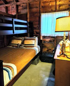 Charming vintage cottage with a 50s vibe just steps away from Cedar Lake! - Image 5