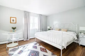 KLAR FÖR VÅR Modernt hus med badtunna - Image 4