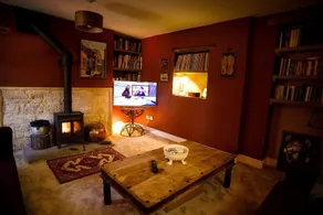 Cotswolds AoNB Cottage- Modern Renovation- Sleeps8 - Image 2