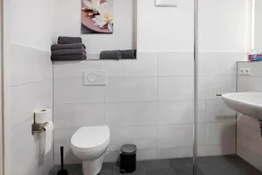 Apartamento Donautal – Espaçoso no 1.º andar com varanda e lago para nadar - Image 4