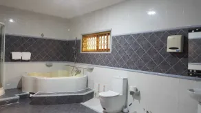 7-bed Lux House-A with a pool & Mini-Golf, a Walking distance from the Airport. - Image 2