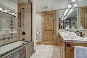 4BR Plus Den Platinum Townhome, Walk to lift townhouse - Image 5