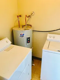 Gemütliche Wohnung in Chandler, ganze Einheit für sich mit Balkon in Wohnanlage. - Image 2