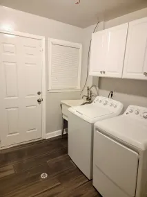 Cozy 3 Bedroom Vacation Home - Image 2