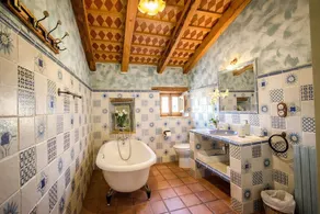 Catalunya Casas: Landsby villa til 13 nær spanske vinmarker, kun 30 min fra Sitges strand - Image 4