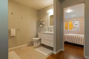 Beautifully updated 1920's Home near Downtown - Image 5