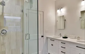 Mid island oasis! 3-bedroom, 4 bath in the middle of “second downtown” - Image 4