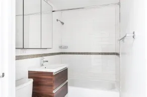 Gorgeous Chelsea 2BR w/ Gym, close to Penn Sation & MSG, by Blueground - Image 3