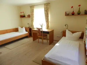 The large apartment on the mezzanine floor - Image 5