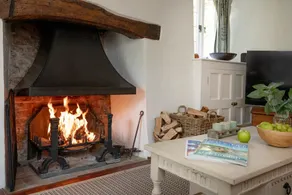 A stunning, one bedroomed, beamed thatched cottage in the village of Stockland. - Image 2