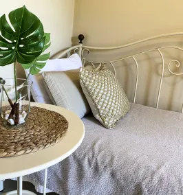 COSY ONE BEDROOM STUDIO / APARTMENT JUST 3 MIN WALK FROM DASSIA BEACH - Image 3