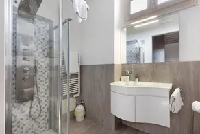 The Magnolia Three-Room Apartment: Charm on Three Levels in Lonato del Garda’s Courtyard - Image 4