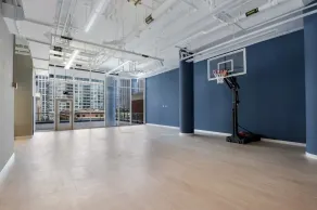 Hip South Loop Studio w/ Lounge, Pool & Gym near Grant Park, by Blueground - Image 5