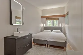 Idyllically situated bungalow in a quiet green park with lots of privacy. - Image 3