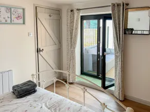 2 bedroom accommodation in Sellindge, near Folkestone - Image 4