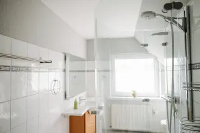 Modern family accommodation just 5 minutes from the lake - Image 3