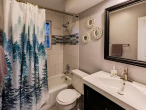 Maison spacieuse et confortable de 3 chambres au coeur d'Overland Park - Image 5