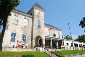 The Lodge at Old City Hall - Image 4