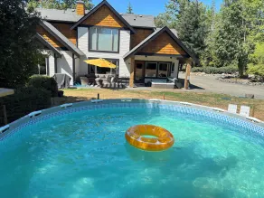 Seabrook Farmhouse with Hot Tub & Swimming Pool, 4 min to Butchart Gardens  - Image 2