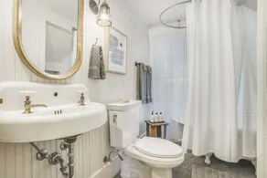 Birdie Cottage: Charming Saugatuck Cottage, Walk to Downtown, Screen Porch - Image 2