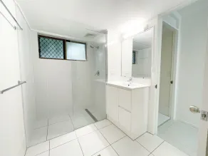 4 Seaward - 3 bedroom unit directly opposite the beach - Image 3