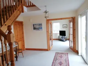 Encantadora casa vacacional apta para niños con jardín | Vistas a la playa - Image 2