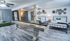 Turtle House-Pool Table-Shuffle Board-5 Bedrooms-Sleeps 12! - Image 3