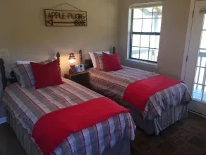 Riverfront Trout Chalet - Image 4