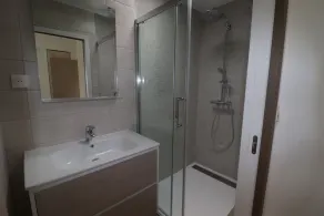 Pés da casa grande na água - Image 2