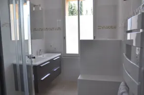 Karakterhus med swimmingpool - Image 3