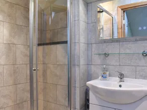 2 bedroom accommodation in Holymoorside near Chesterfield - Image 2