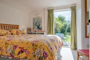 The Retreat Discover Cotswolds Cottage - Image 3
