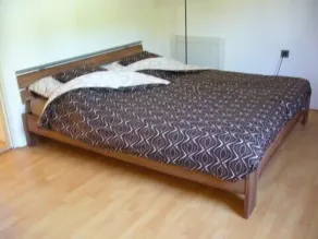 Hus (140m2, 3 stora sovrum), trädgård (800m2) inhägnad, bra - Image 4