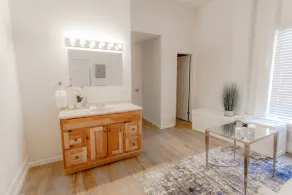 8073-# blocks from Mayo Clinic- Stylish 1 br apt w/Full Kitchen and Pvt Entrance - Image 2