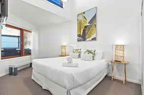 Fully equipped for beach life & comes well-appointed w/ a light airy open design - Image 4