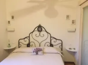 Petite maison confortable avec jardin à Costa Smeralda - Image 4