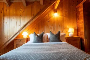 Charmant chalet rustique avec tour, vue spectaculaire, spa et véranda ouverts toute l'année. - Image 4