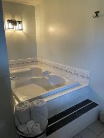 Newly renovated: Million Dollar Mountain View Getaway!! - Image 3