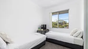 Beachside at Gretel – walk to Shoal Bay Beach, close to shops and clubs, top floor apartment. - Image 4
