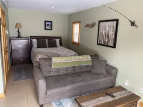 Great Quiet Location! Close to all the Attractions! - Image 4