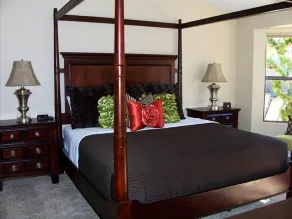 Great Home, Great Price, Great Location, w/Custom Built Pool - Image 5