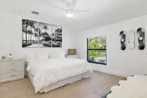 Surf Side Retreat - Hotel Home Stays - Image 4