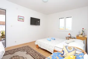 2-Zimmer-Ferienwohnung mit Terrasse und Meerblick Slatine (Ciovo) (A-16341-b) - Image 4