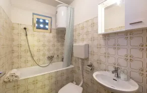 2 bedroom amazing apartment in Tucepi - Image 2