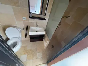 Casa espaçosa com piscina e jardim ideal para férias em família - Image 5
