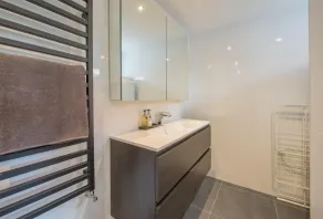 New, luxurious and fully furnished holiday home. Ideal for families or just 2 persons. Parking on site. 5min from beach, 1min from village center. - Image 4